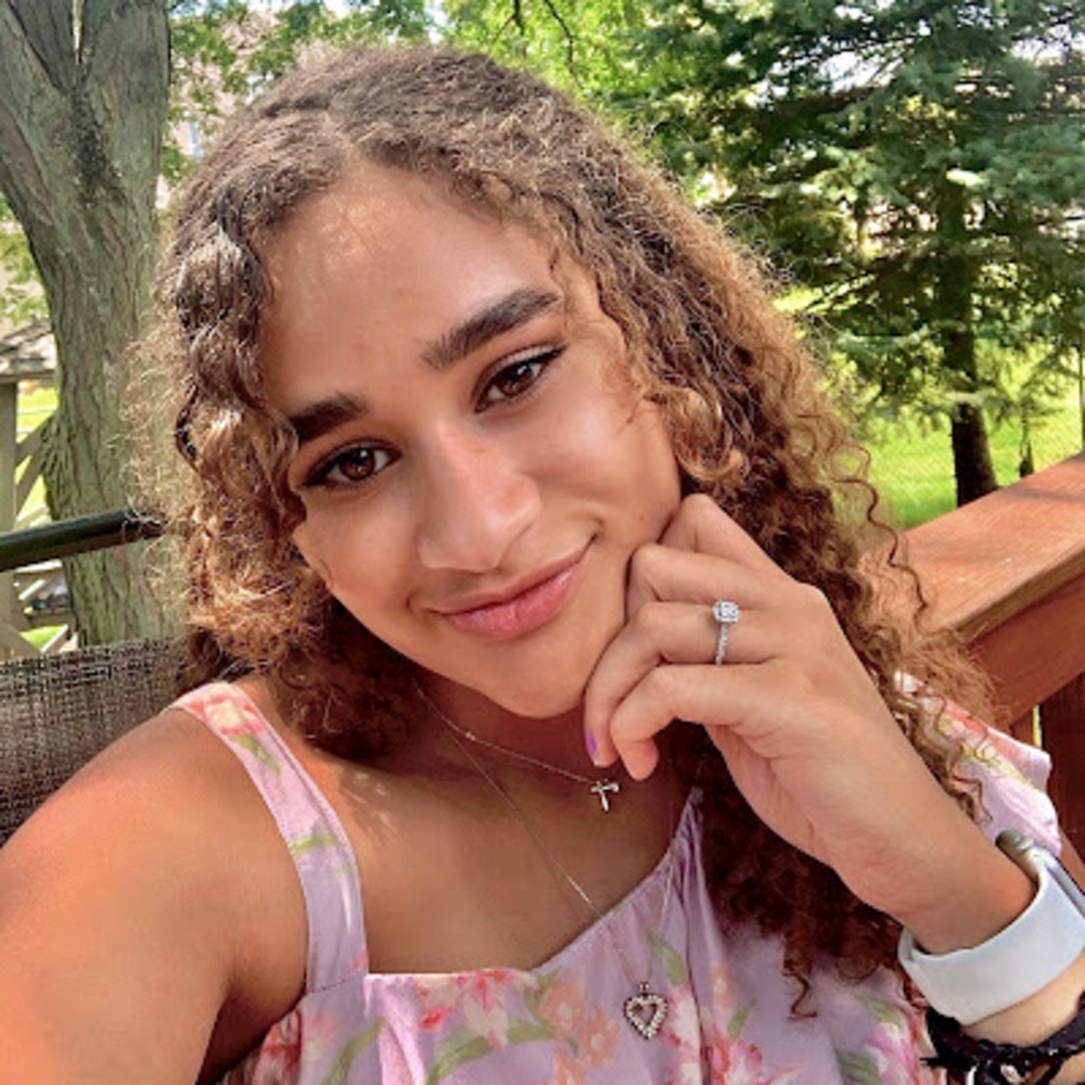 Meet your Posher, Alexis